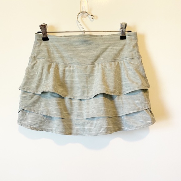 Athleta Pants - Athleta Ruffle Striped Skort Size S